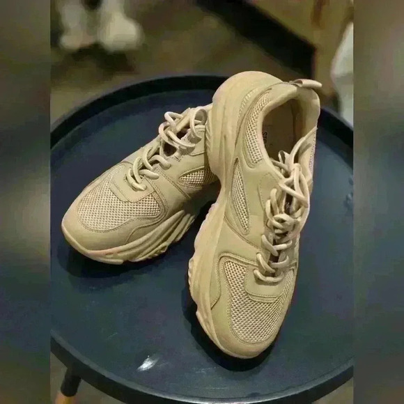 STEVE MADDEN PLATFORM SNEAKER SIZE:10 COLOR: NUDE - Picture 1 of 4